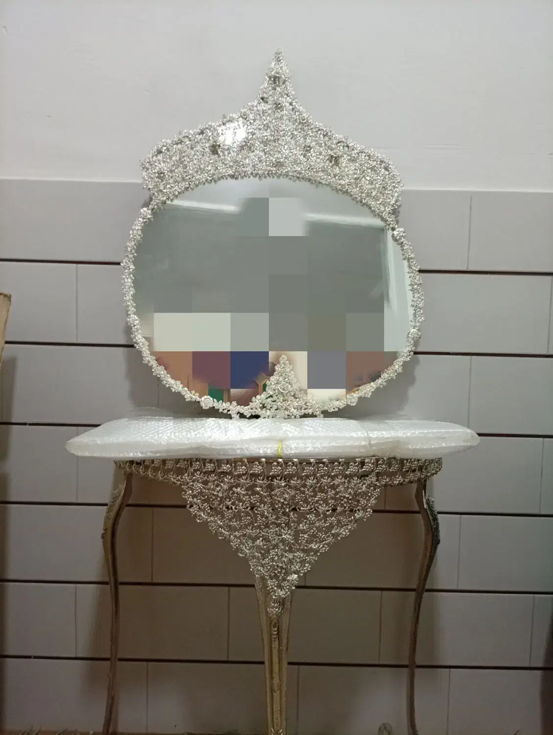 آینه و شمعدان|آینه|خمینیشهر, |دیوار