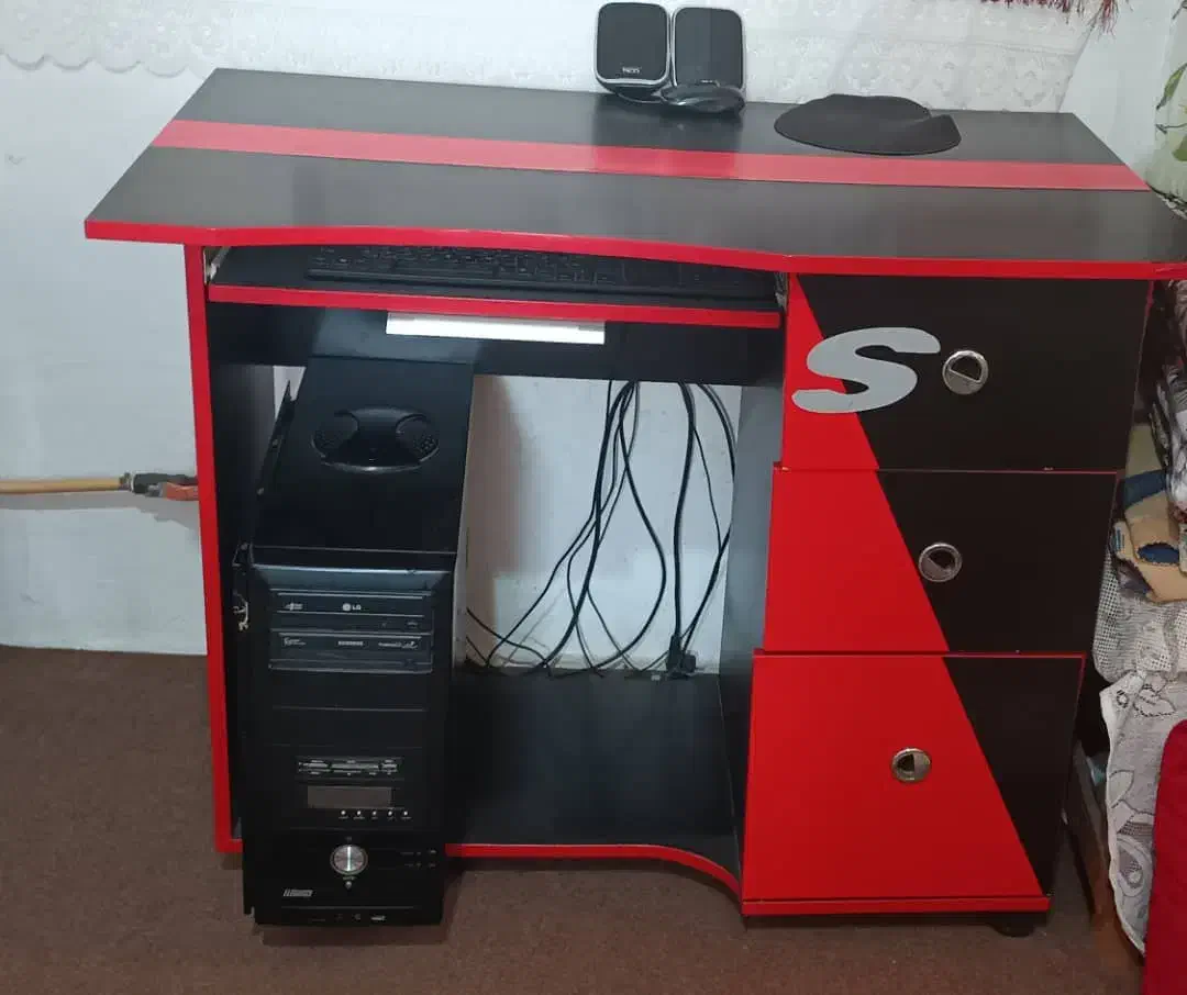 میز کامپیوتر|میز تحریر و کامپیوتر|رشت, یخسازی|دیوار