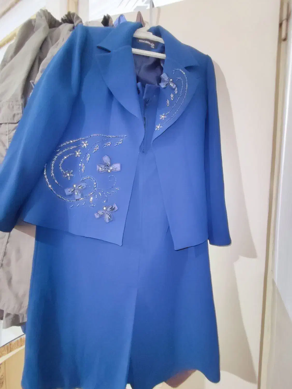 کت و دامن مجلسی|لباس|زابل, |دیوار