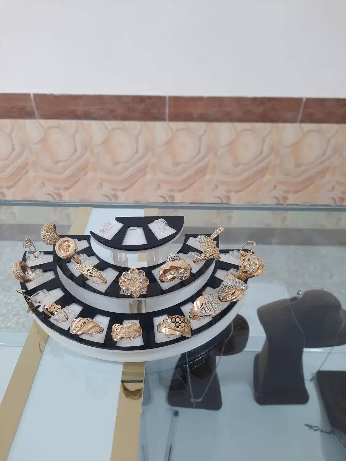 انواع انگشتر و پلاک و زنجیر و گوشواره بدون اجرت|جواهرات|بناب, |دیوار