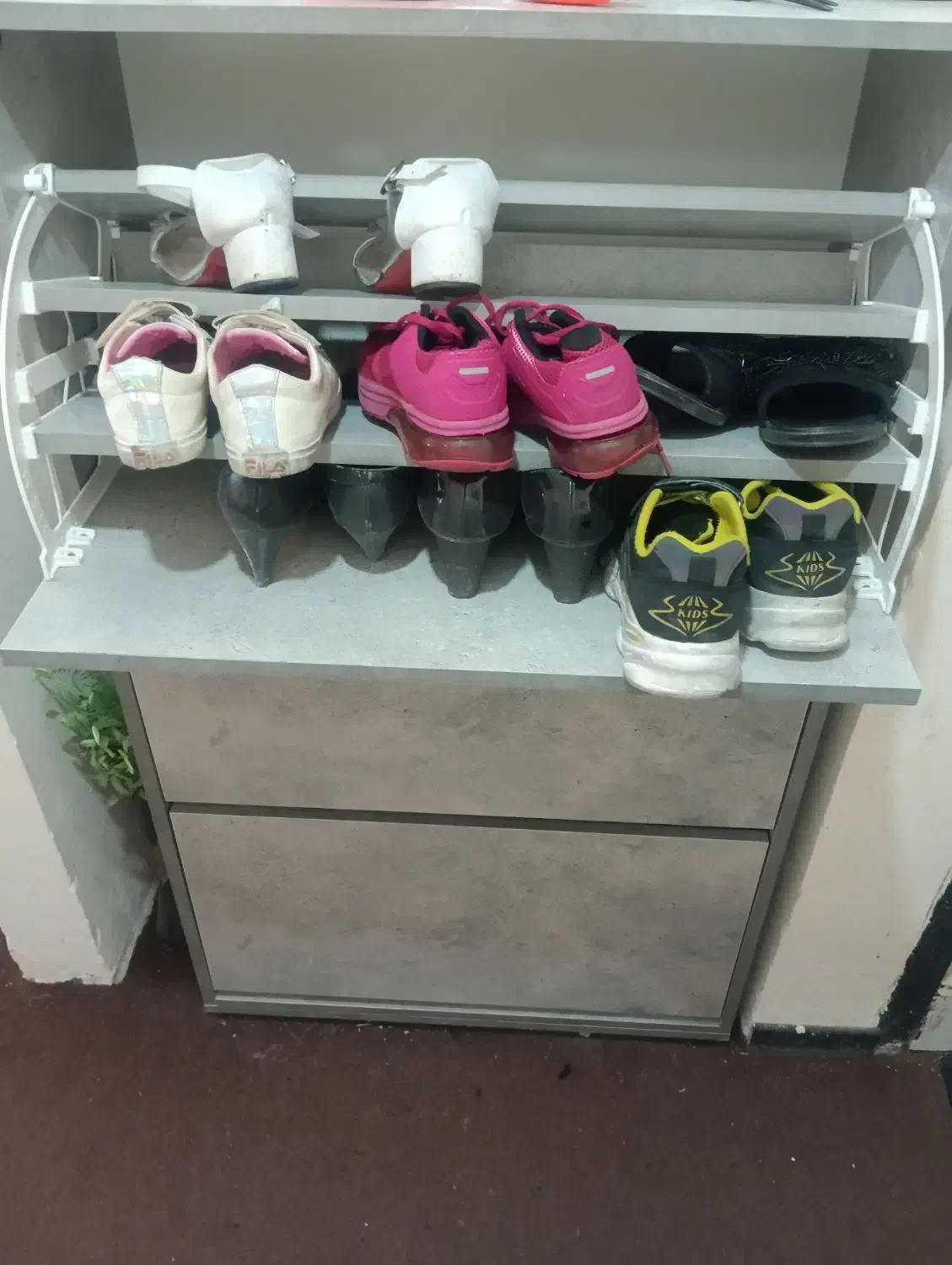 جا کفشی|جاکفشی، کمد، دراور|صدرا-فارس, فاز ۱|دیوار