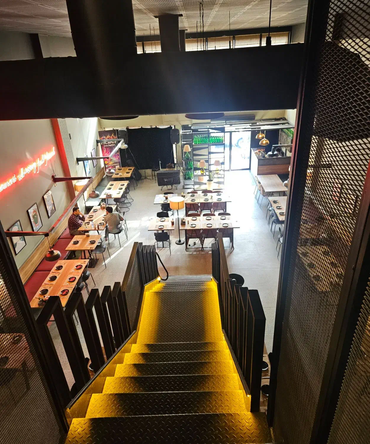 پیتزازن وسط کار رستوران ایتالیایی|استخدام خدمات فروشگاه و رستوران|تهران, شمس‌آباد|دیوار