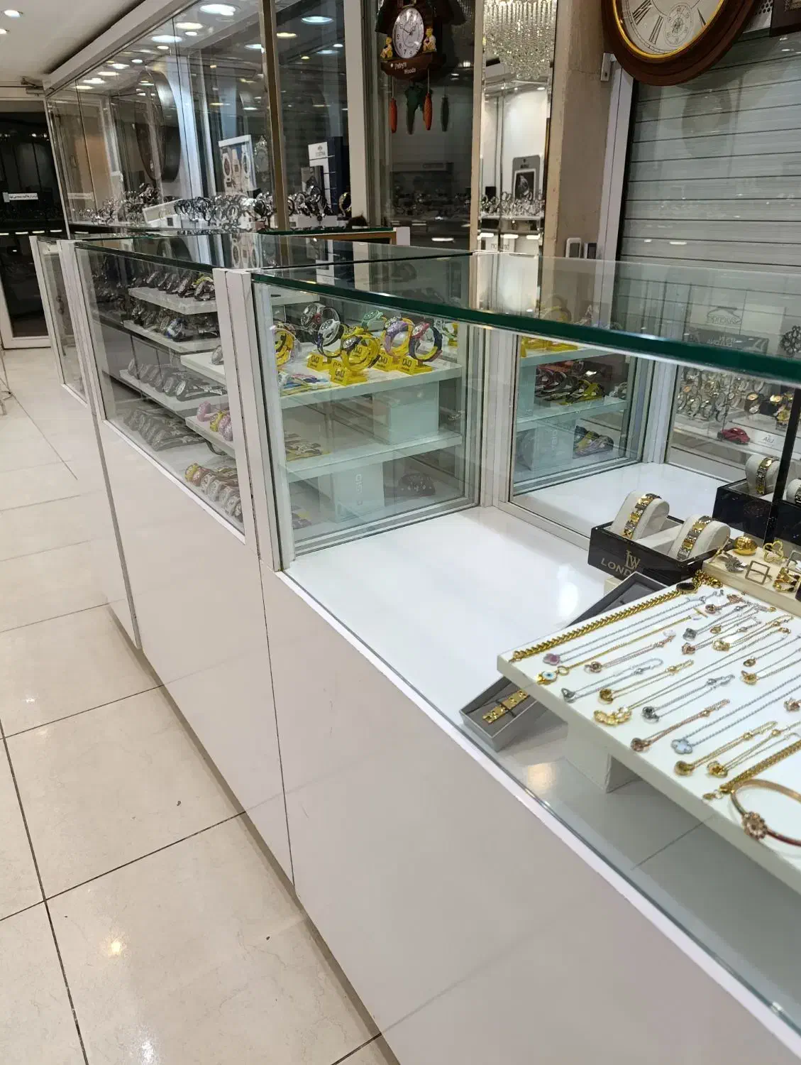 ویترین دکور مغازه بوتیک کمد|بوفه، ویترین، کنسول|یزد, |دیوار