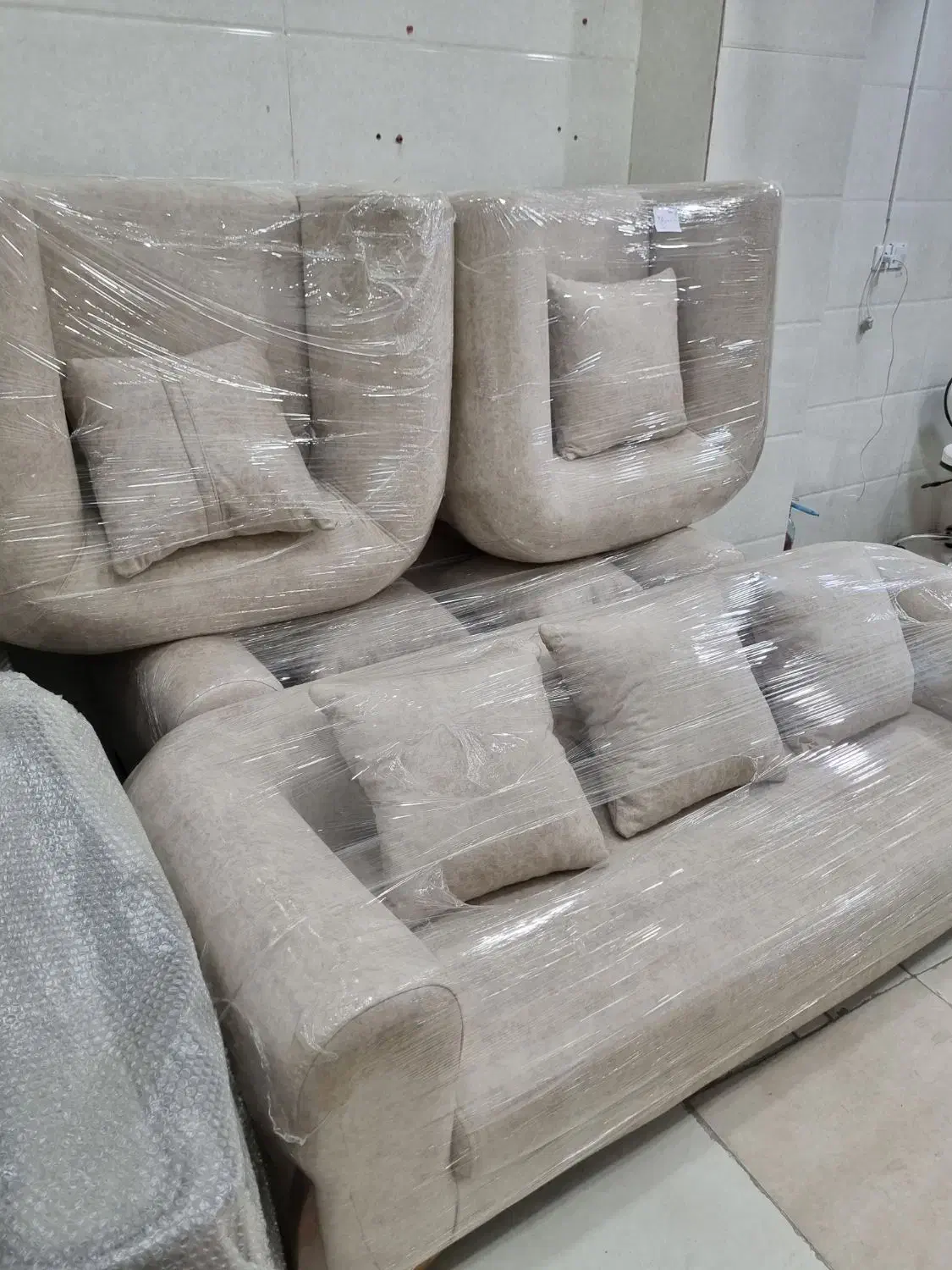 حراج ۴سرویس مبل زیر قیمت تولید|مبلمان خانگی و میز عسلی|دوگنبدان, |دیوار