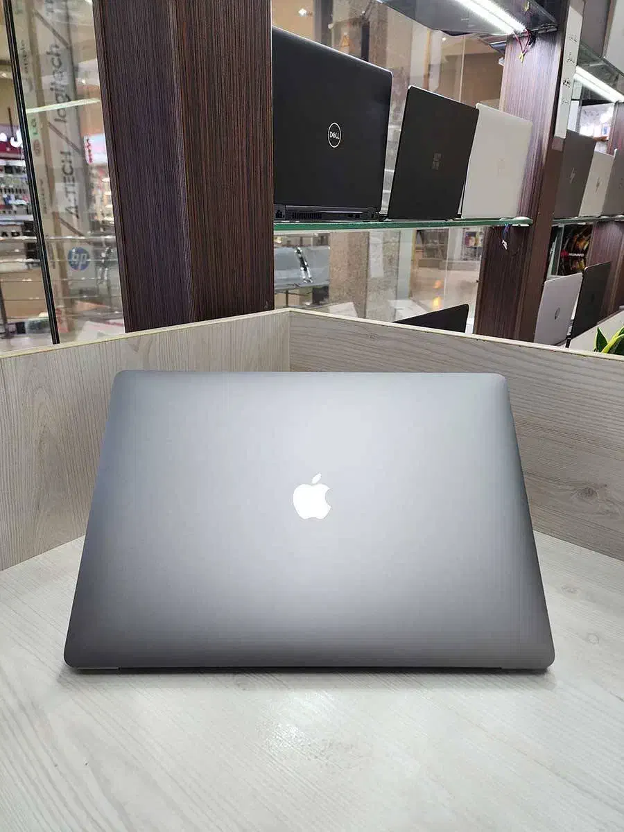 مک بوک Core i9 با گرافیک ۸ گیگ و ۶۴ گیگ رم|رایانه همراه|زنجان, |دیوار