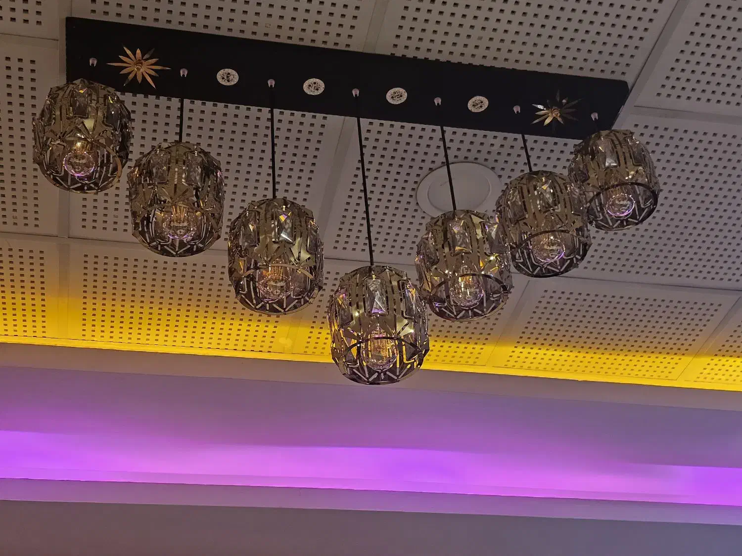 لوستر|لوستر و چراغ آویز|نجف‌آباد, باغ نو|دیوار