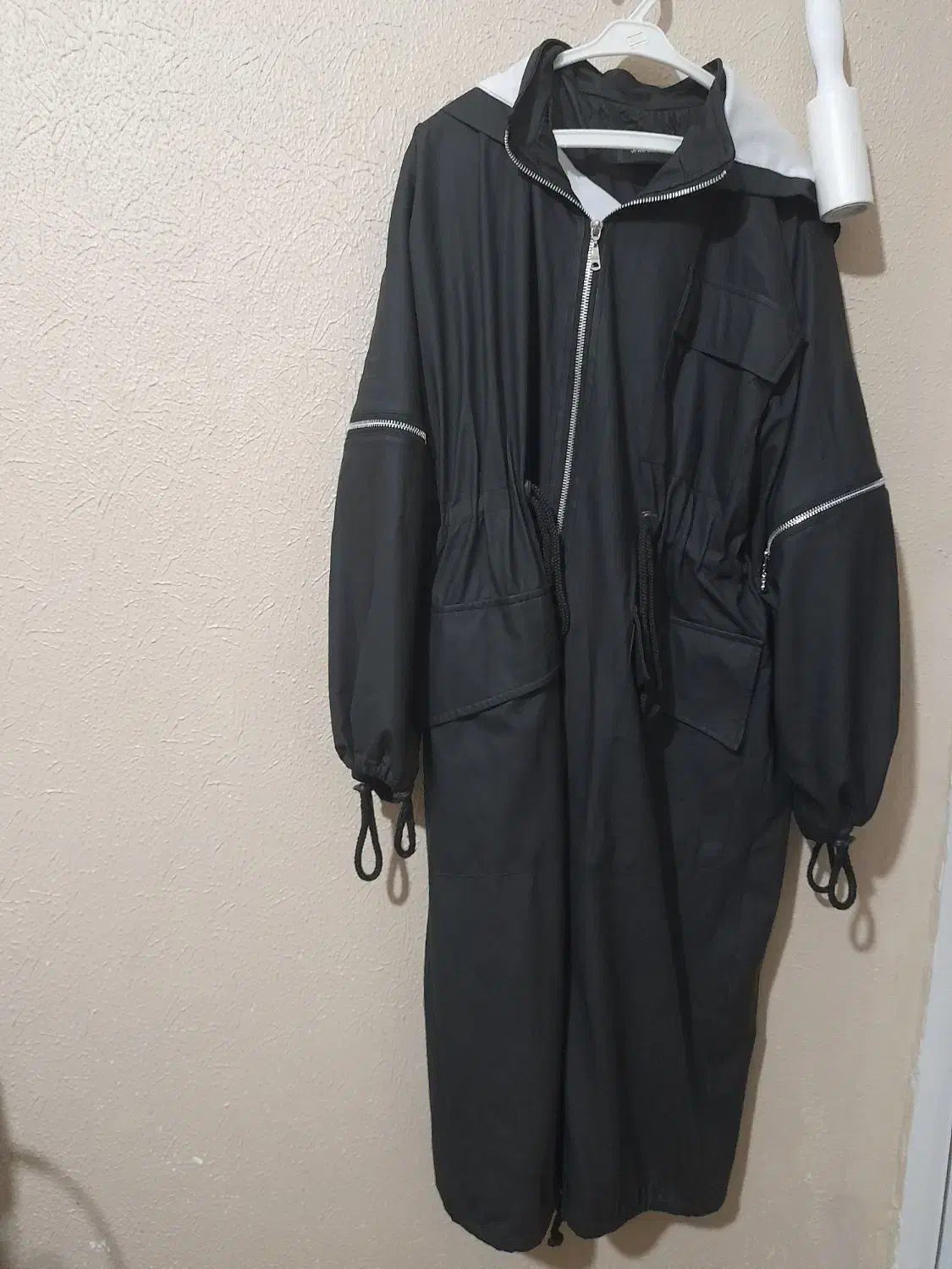 بارونی بلند|لباس|شاهین‌شهر, گرگاب|دیوار