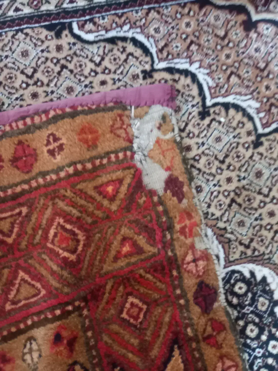 یک فرش دست پبافت قدیمی|فرش|اردبیل, |دیوار