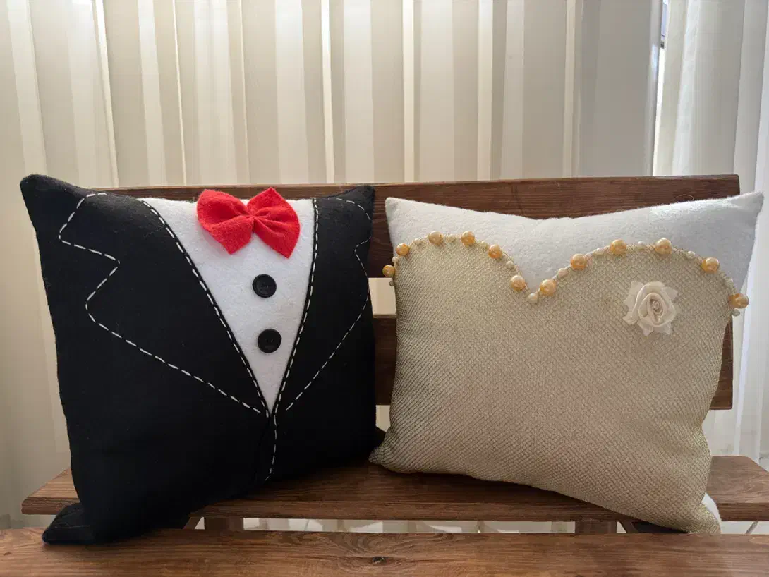 کوسن عروس و داماد.کاردست و چرخ نخ دمسه آلمانی|صنایع دستی و سایر لوازم تزئینی|مشهد, آبکوه|دیوار