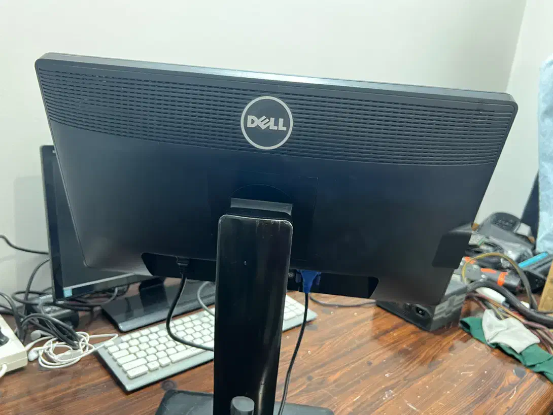 مانیتور ۲۲ اینچ dell|قطعات و لوازم جانبی رایانه|اصفهان, احمدآباد|دیوار