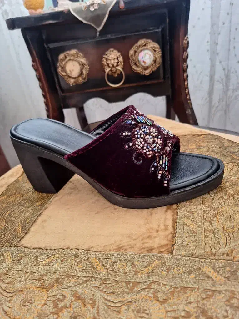 صندل|کیف، کفش، کمربند|لردگان, |دیوار