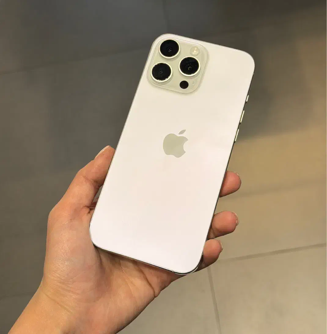 اپل iPhone 16 Pro Max با حافظهٔ ۲۵۶ گیگابایت سفید|موبایل|تهران, گیشا|دیوار