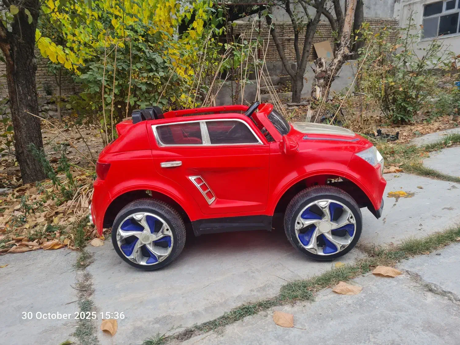 ماشین شارژی قرمز مدل سانتافه|اسباببازی بچه|نیر (اردبیل), |دیوار