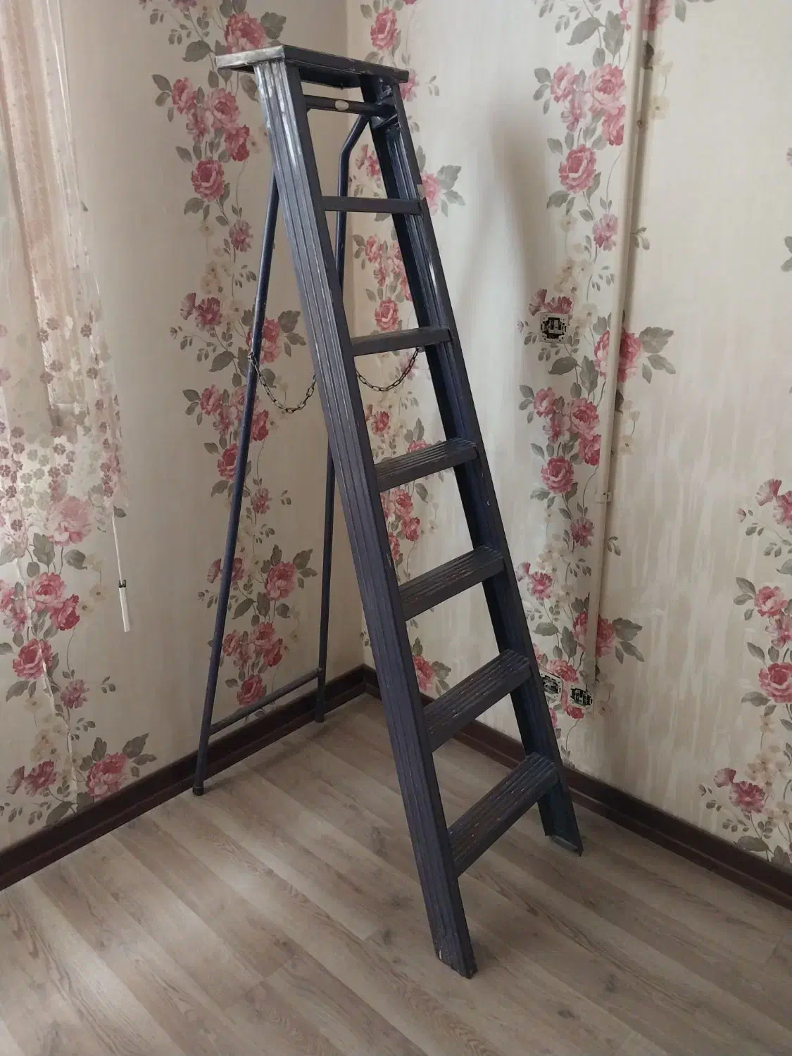 نردبان فلزی|ابزارآلات|مبارکه, |دیوار