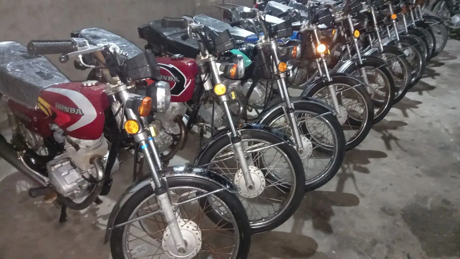 موتورسیکلت مزایده هندا وپاکشتی شعبه1ایسین ش2 کهنوج|موتورسیکلت|بندرعباس, |دیوار