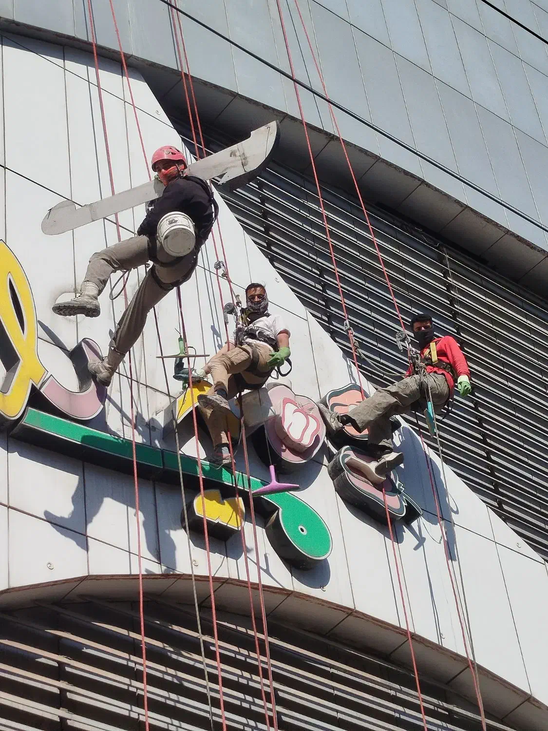 پیچ رولپلاک نما و نماشویی بدون داربست با طناب|خدمات پیشه و مهارت|ابهر, |دیوار