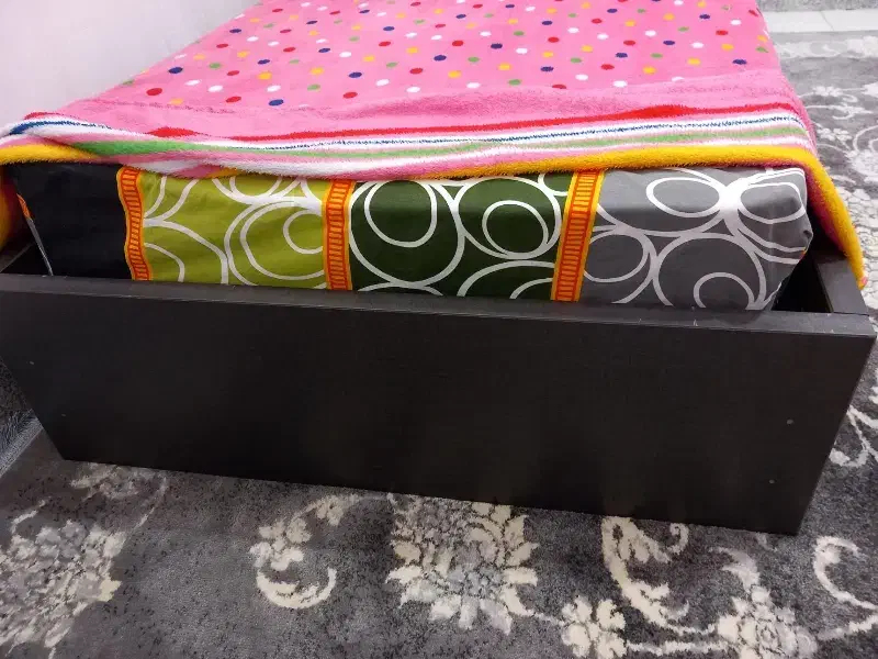 تخت خواب و کتابخانه و شلف و عروسک|اسباببازی بچه|نهاوند, |دیوار