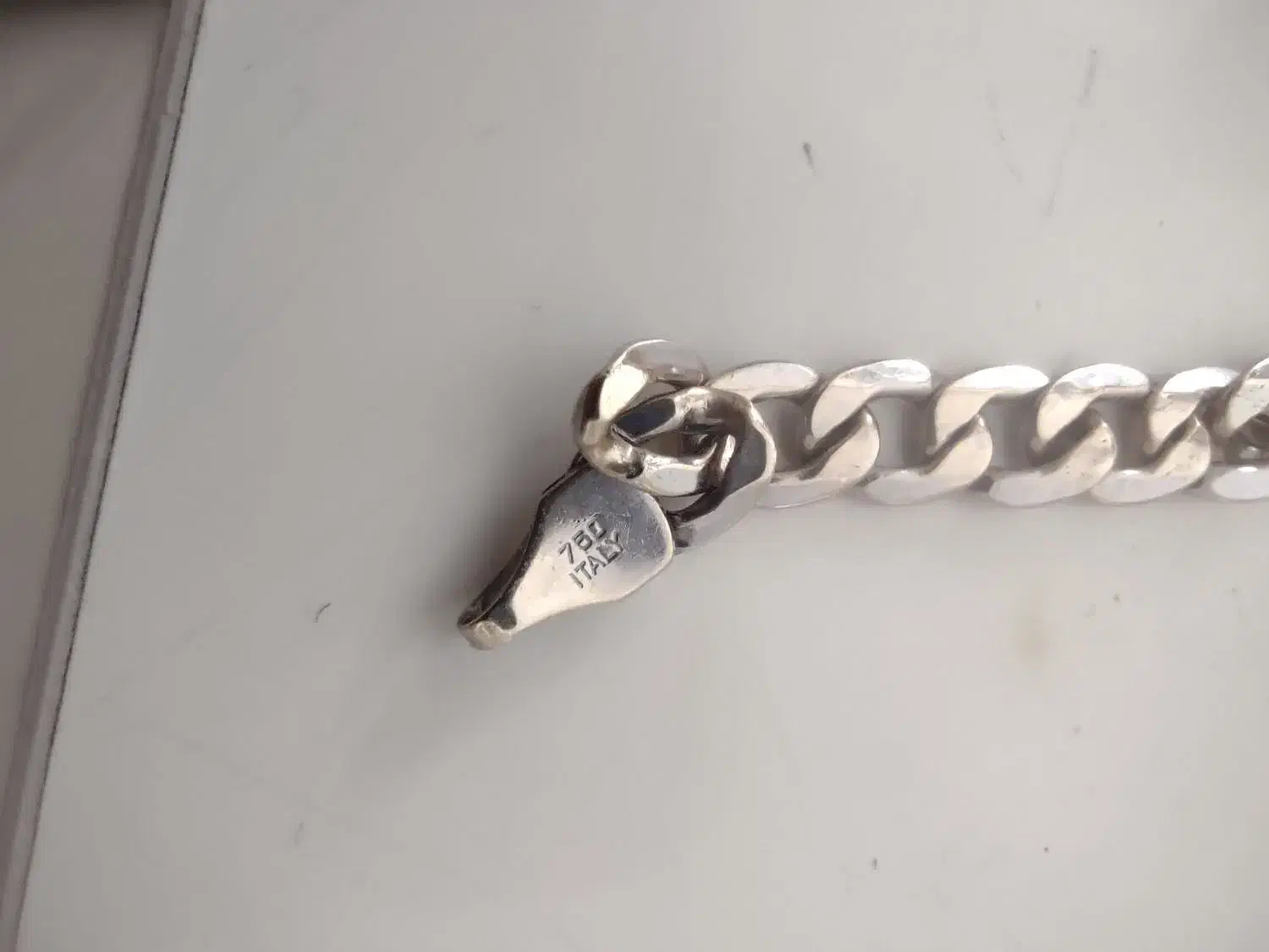 زنجیر طلا سفید|جواهرات|قدس, شهر‌قدس|دیوار