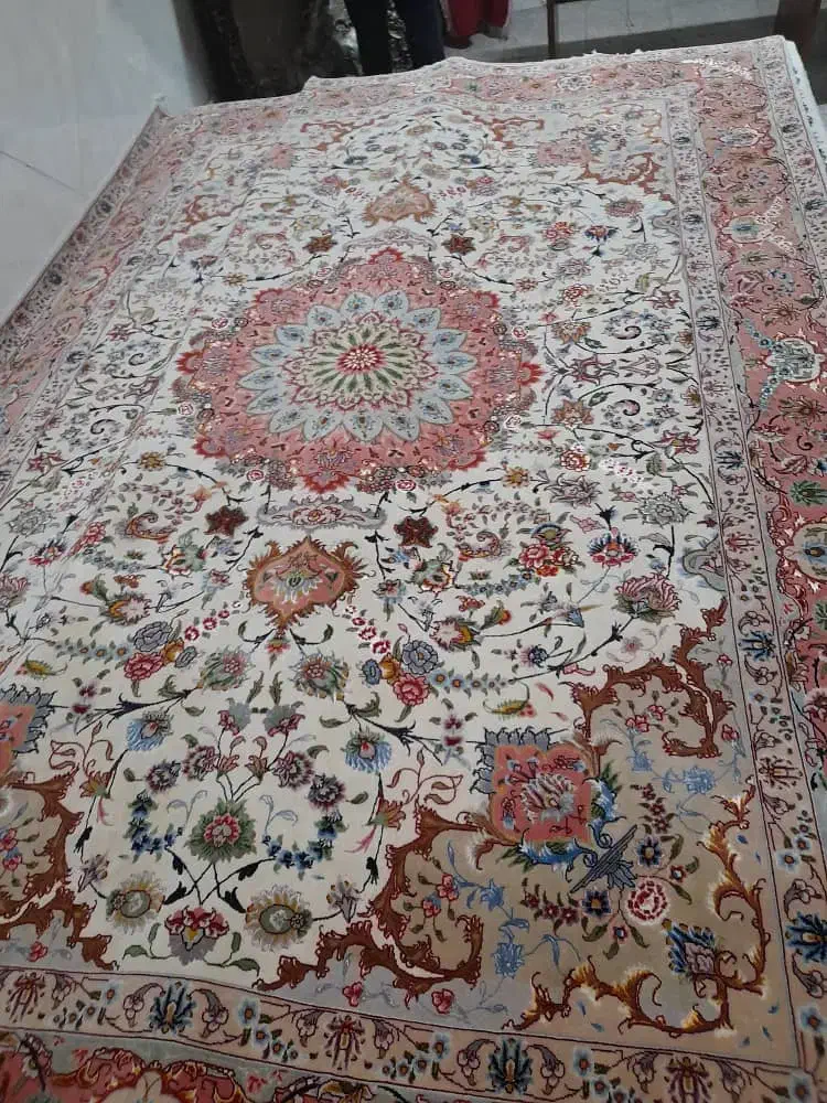 ۶ متری تبریز ۵۰ رج گل ابریشم فوق العاده تمیز|فرش|تهران, سازمان برنامه شمالی|دیوار