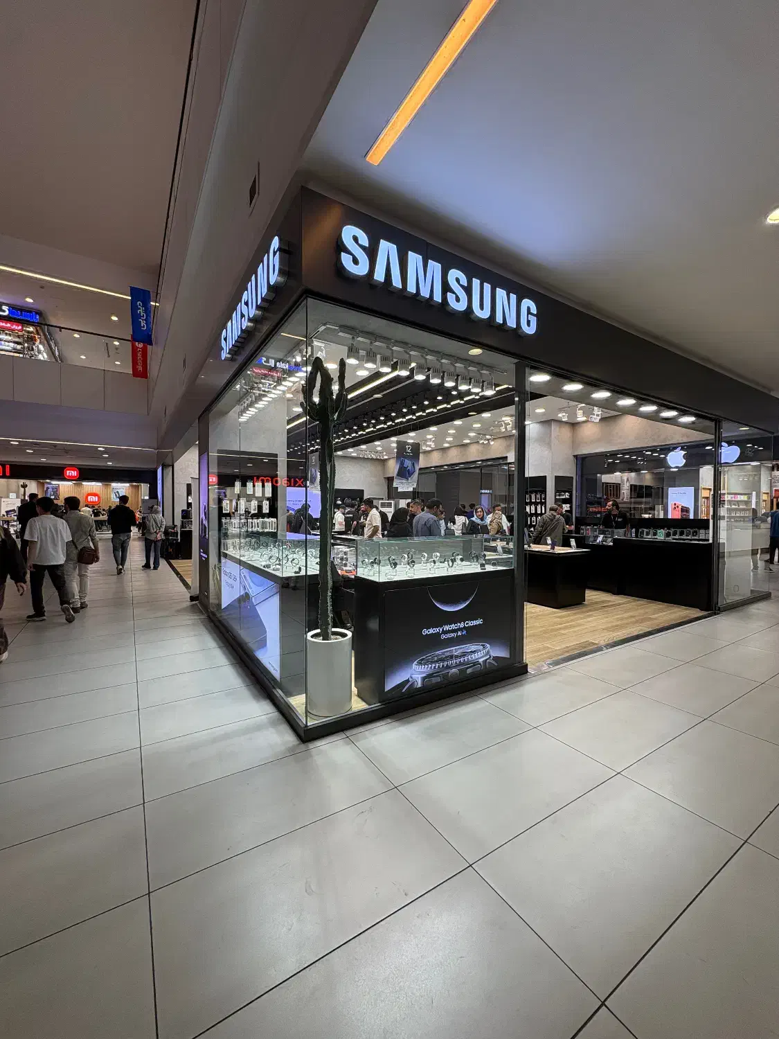 فروشنده خانم|استخدام بازاریابی و فروش|تهران, فردوسی|دیوار