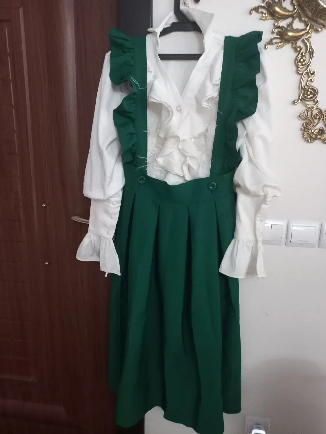 تک کت و شومیز مجلسی و با دامن در بومهن|لباس|بومهن, |دیوار