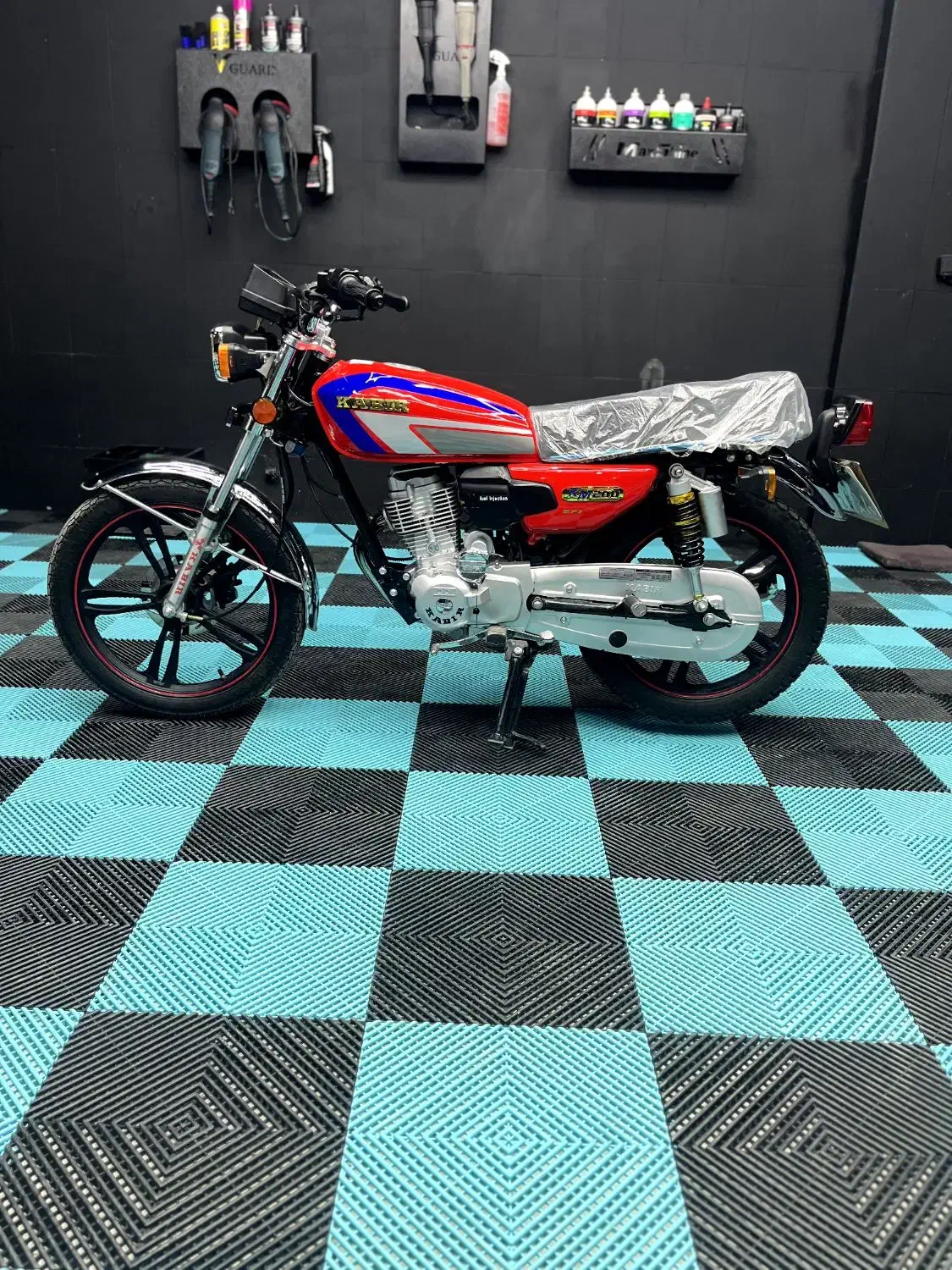 کبیر1404در خشک|موتورسیکلت|گنبد کاووس, |دیوار