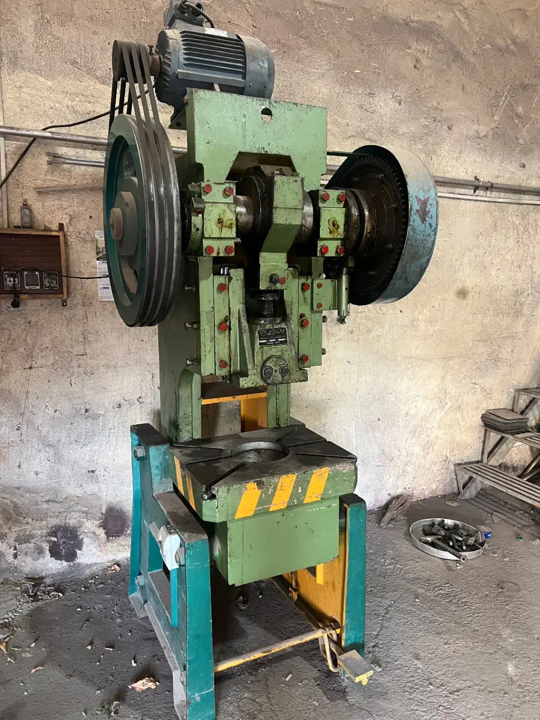 پرس ضربه ای چهل تن دنده ای|ماشین‌آلات صنعتی|تبریز, |دیوار