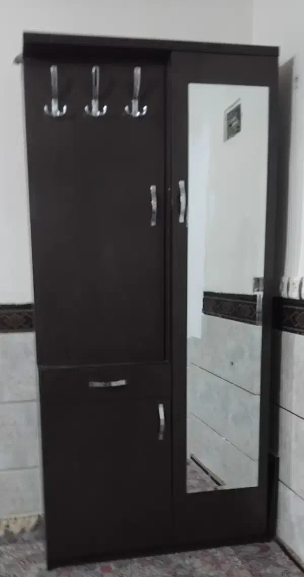 یک عدد پادری|پادری|بم, |دیوار