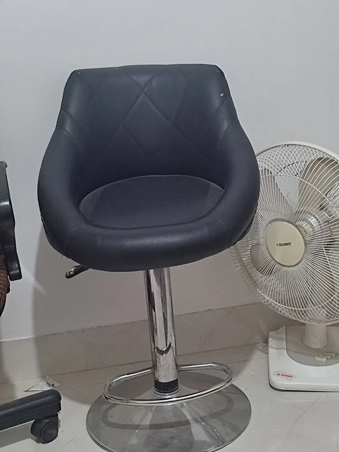 دو عدد صندلی جک دار در حد نو هر عدد دو تومن|صندلی و نیمکت|قروه, |دیوار