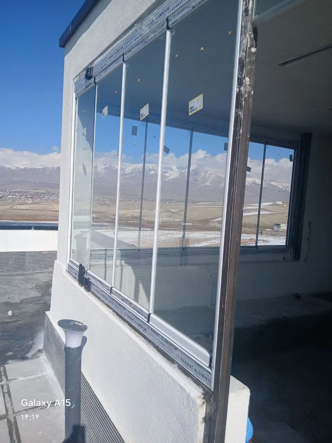 طراحی و نصب انواع شیشه سکوریت|مصالح و تجهیزات ساختمان|دماوند, گیلاوند|دیوار