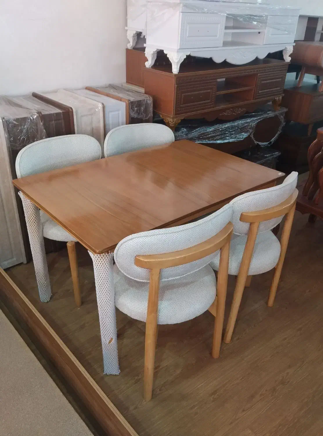 میز نهار خوری . میز|میز و صندلی غذاخوری|رشت, یخسازی|دیوار