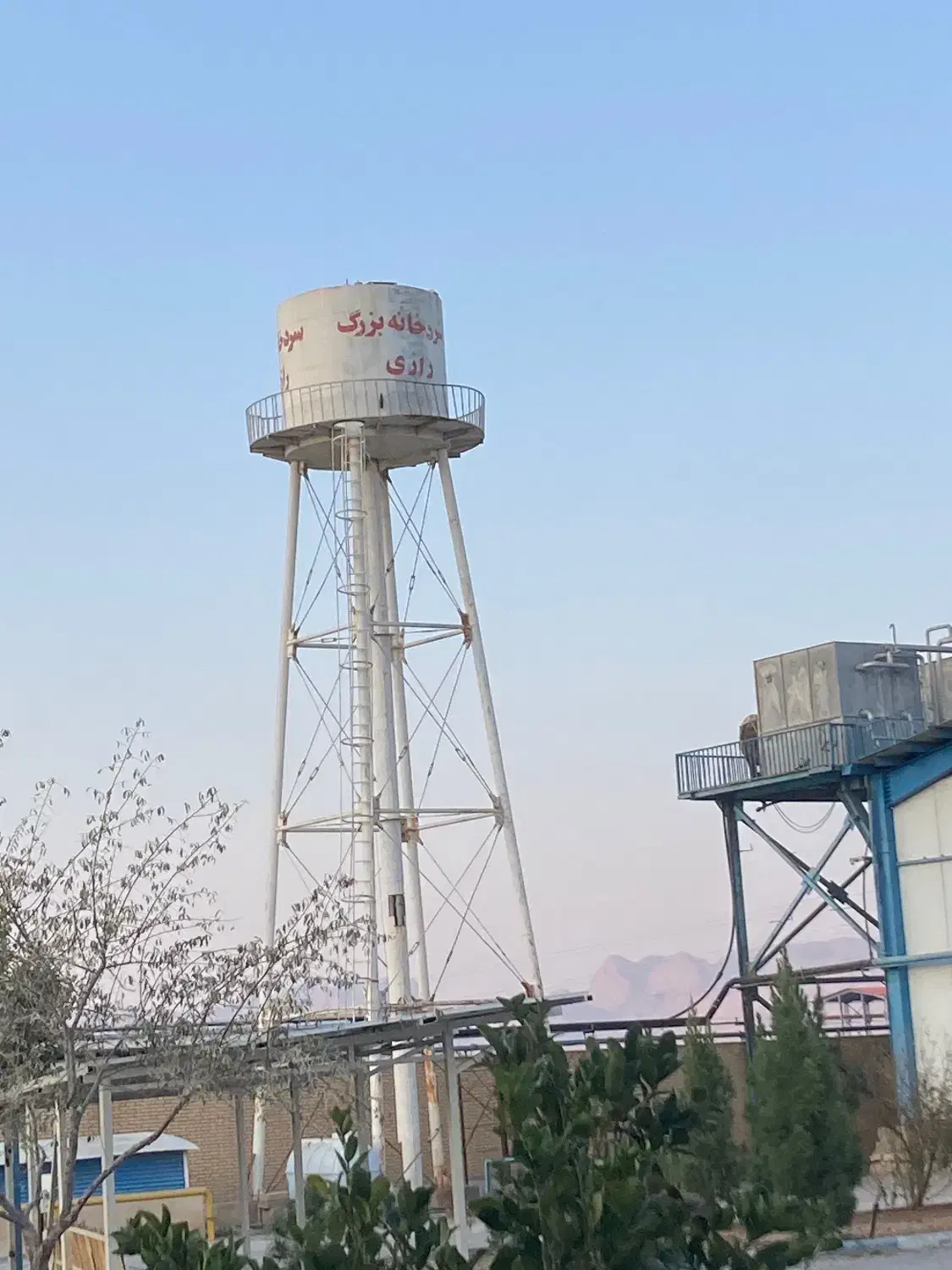 استخدام کارگر ساده جوشکار|استخدام صنعتی، فنی، مهندسی|شهرضا, |دیوار