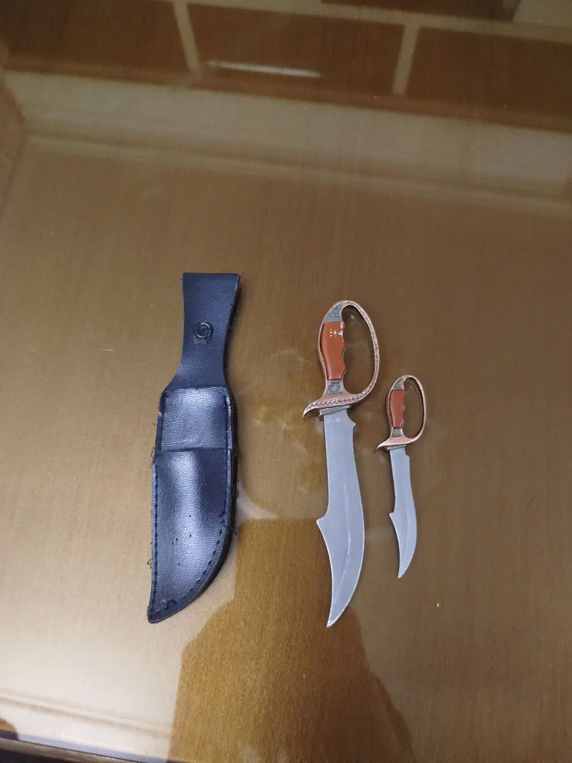 چاقو تزعینی|کلکسیون اشیاء عتیقه|شهر ری, شهادت|دیوار