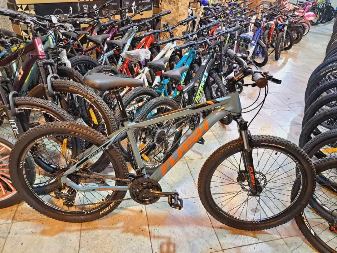 دوچرخه۲۶ فلش ترمزروغنی باتخفیف ویژه درشهرماهدشت|دوچرخه، اسکیت، اسکوتر|کرج, شهرک نهال و بذر|دیوار