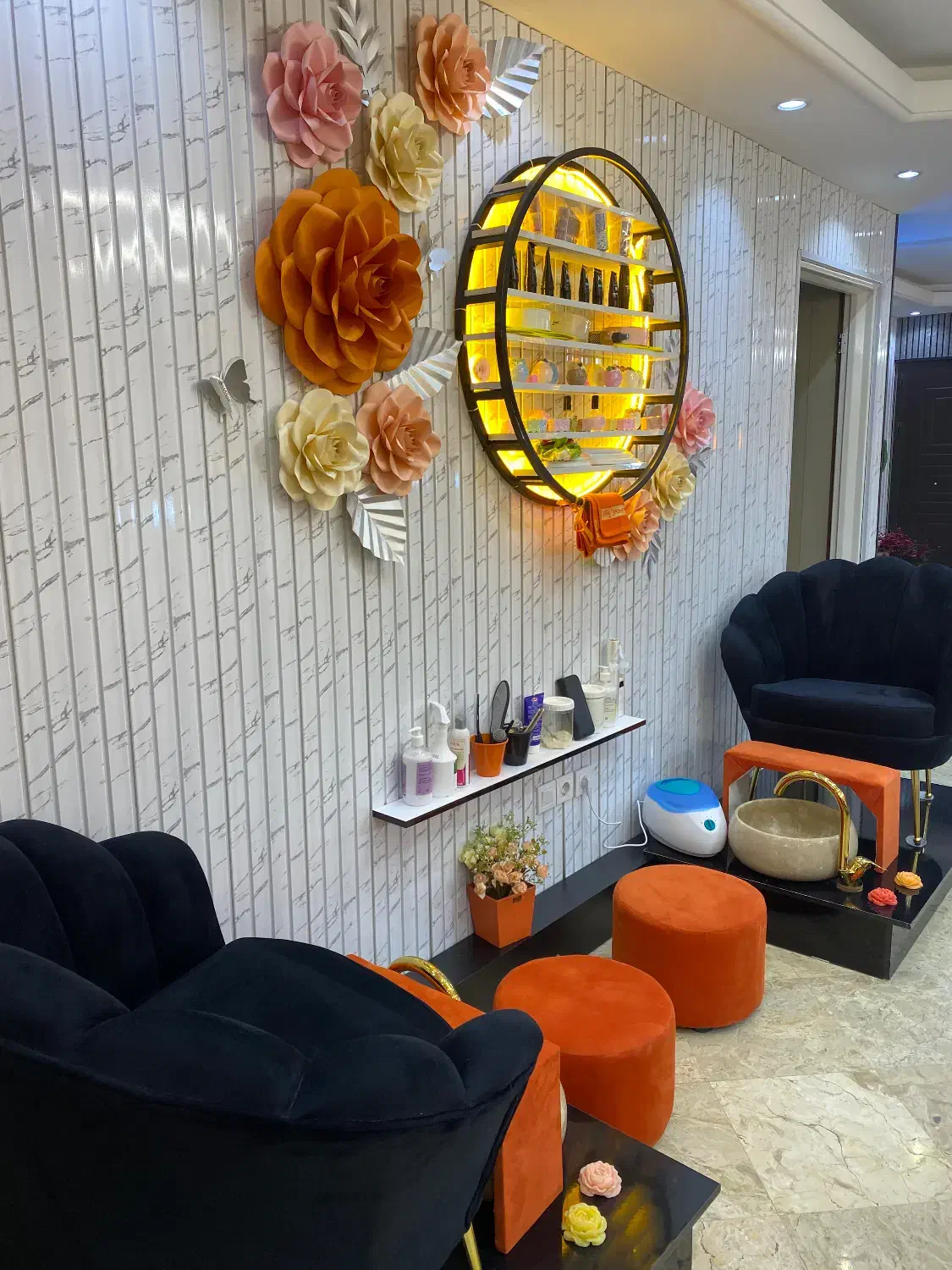 اجاره میز ناخن|خدمات آرایشگری و زیبایی|ری, شهادت|دیوار