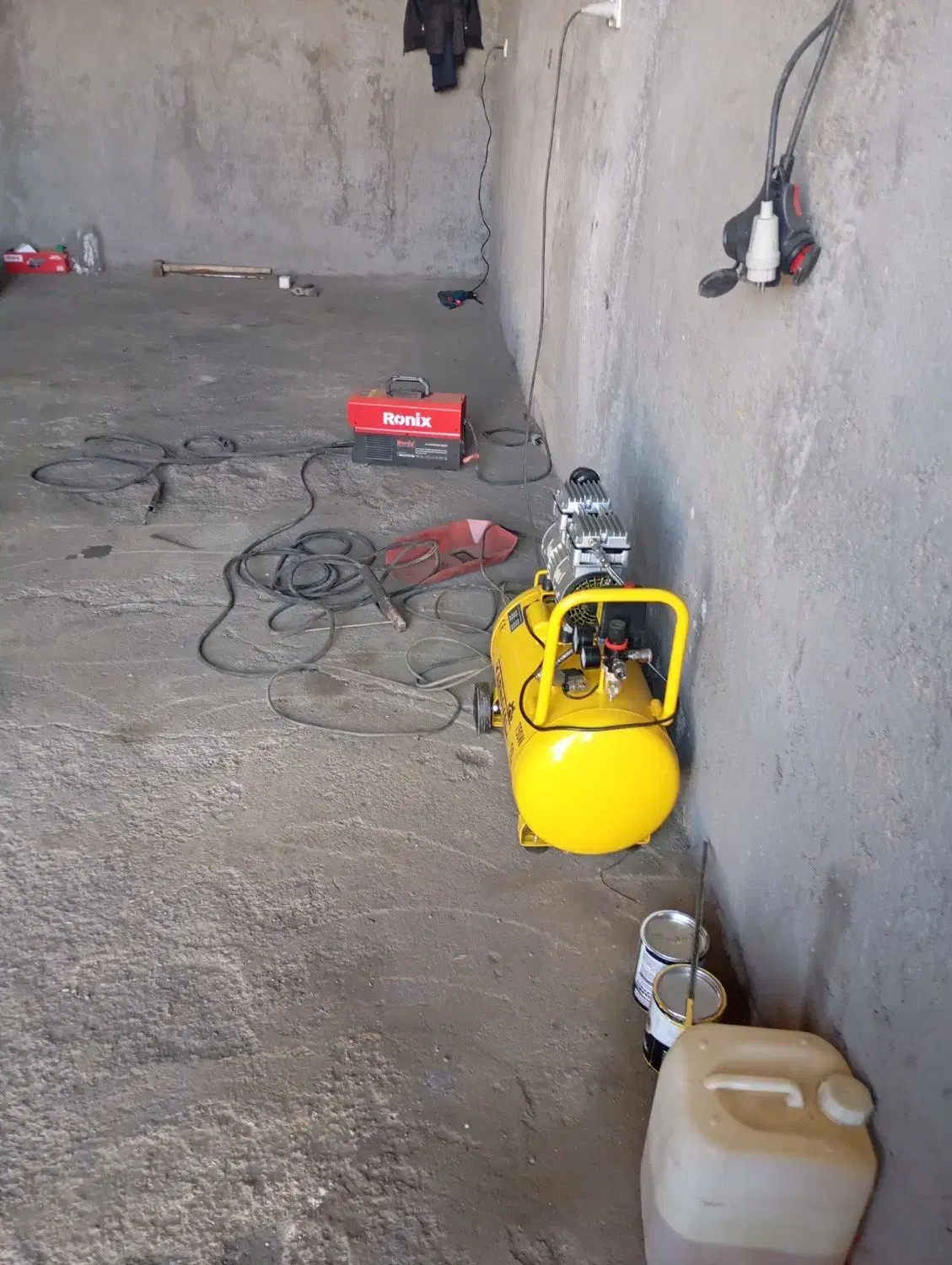 جوشکاری و نقاشی صیار|خدمات پیشه و مهارت|قائن, |دیوار