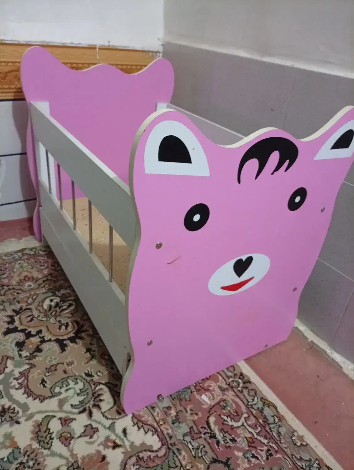 تخت گهواره‌ای نوزاد|تخت و صندلی بچه|اهواز, ملاشیه|دیوار