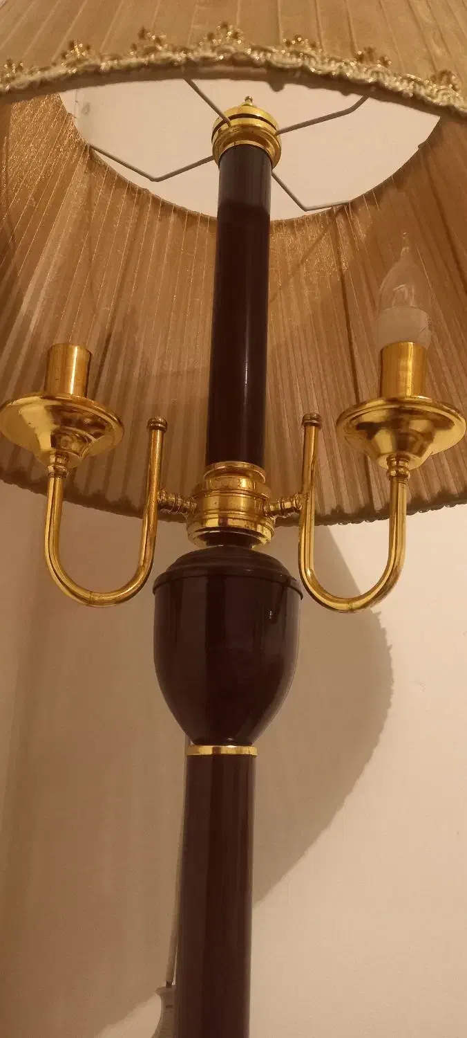 اباژور سه شاخه ایستاده|چراغ خواب و آباژور|قدس, شهر‌قدس|دیوار