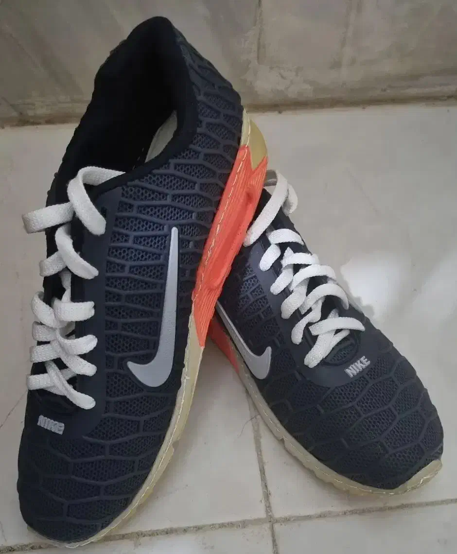 کتونی پسرانه|کیف، کفش، کمربند|قم, باغ کرباسی|دیوار