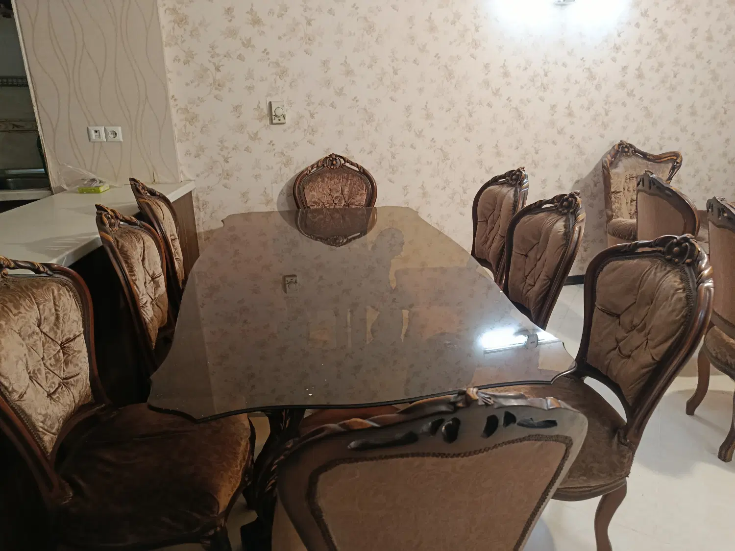 مبل کلاسیک ۹نفره طرح فرانسه همراه میز ناهارخوری|مبلمان خانگی و میز عسلی|تهران, شهرک آتی شهر|دیوار