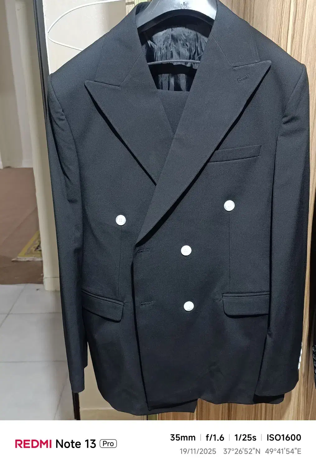 لباس مجلسی|لباس|بندر انزلی, جفرود پایین|دیوار