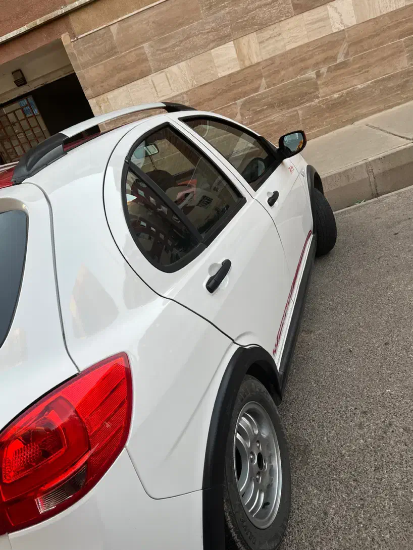 کوئیک ۱۴۰۰سفید قرمز|خودرو سواری و وانت|محمدیه-قزوین, |دیوار