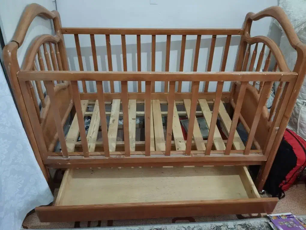 تخت چوبی نوزاد|تخت و صندلی بچه|گرگان, |دیوار