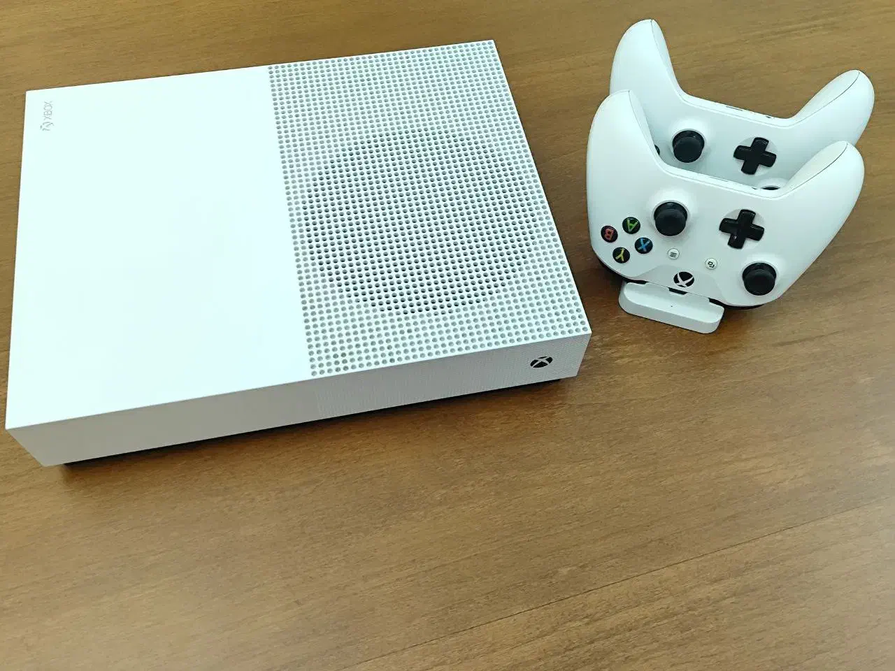 ایکس باکس وان s یک ترابایت|کنسول، بازی ویدئویی و آنلاین|آستارا, |دیوار