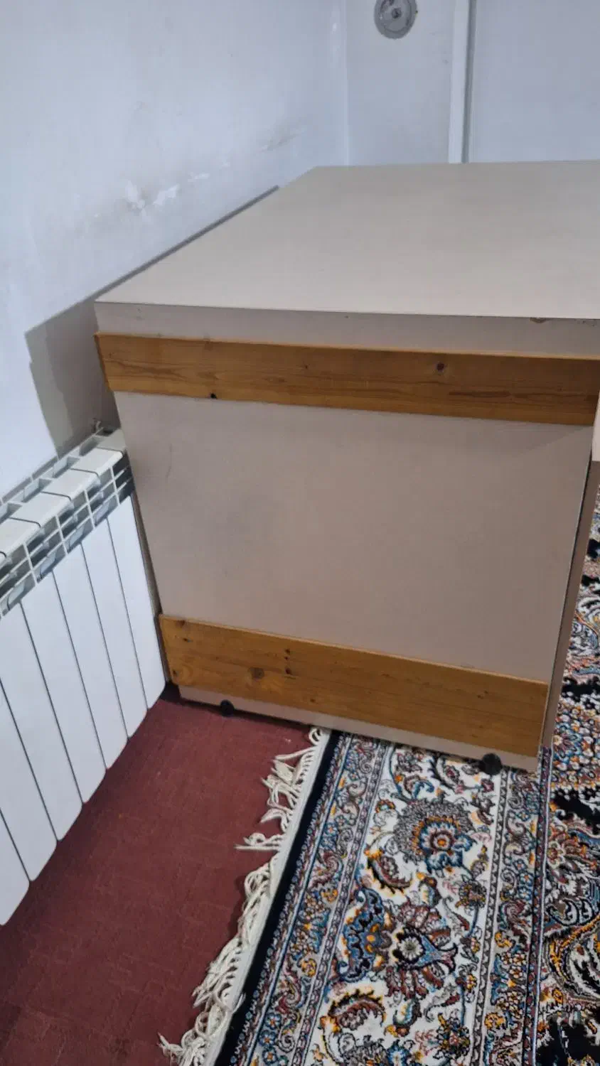 یک عدد دوربین مداربسته و یک عدد میز کلر|دوربین مداربسته|دامغان, |دیوار