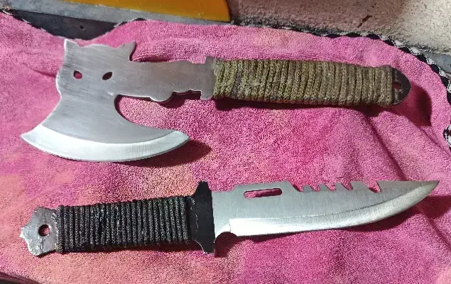 چاقو و تبر تیغه اصل|کلکسیون اشیاء عتیقه|محمدیه-قزوین, |دیوار