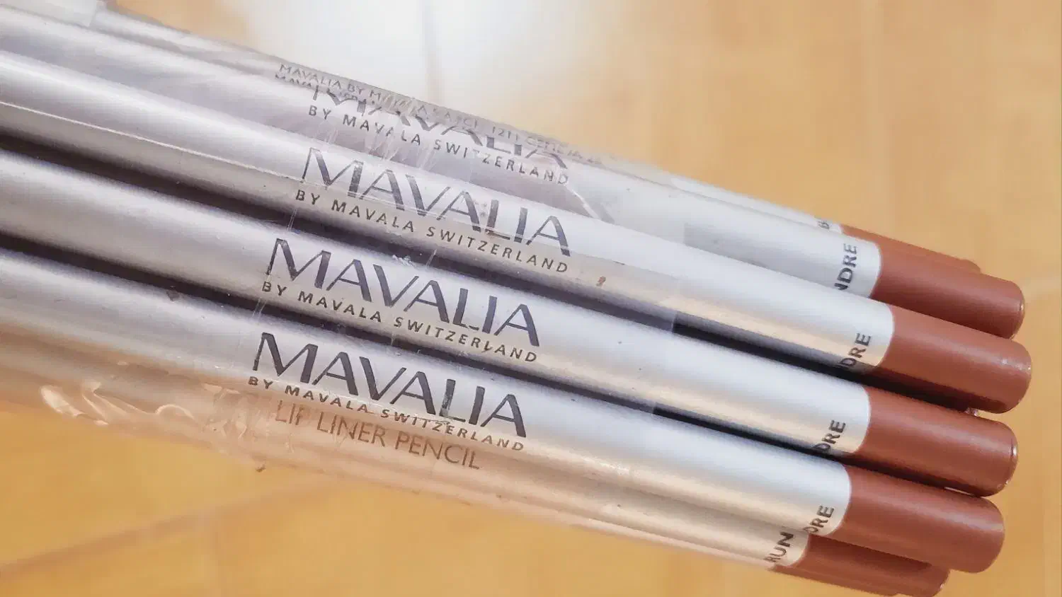 تعدادی مداد خط لب و لوازم ارایش|آرایشی، بهداشتی، درمانی|تهران, مهرآباد جنوبی|دیوار