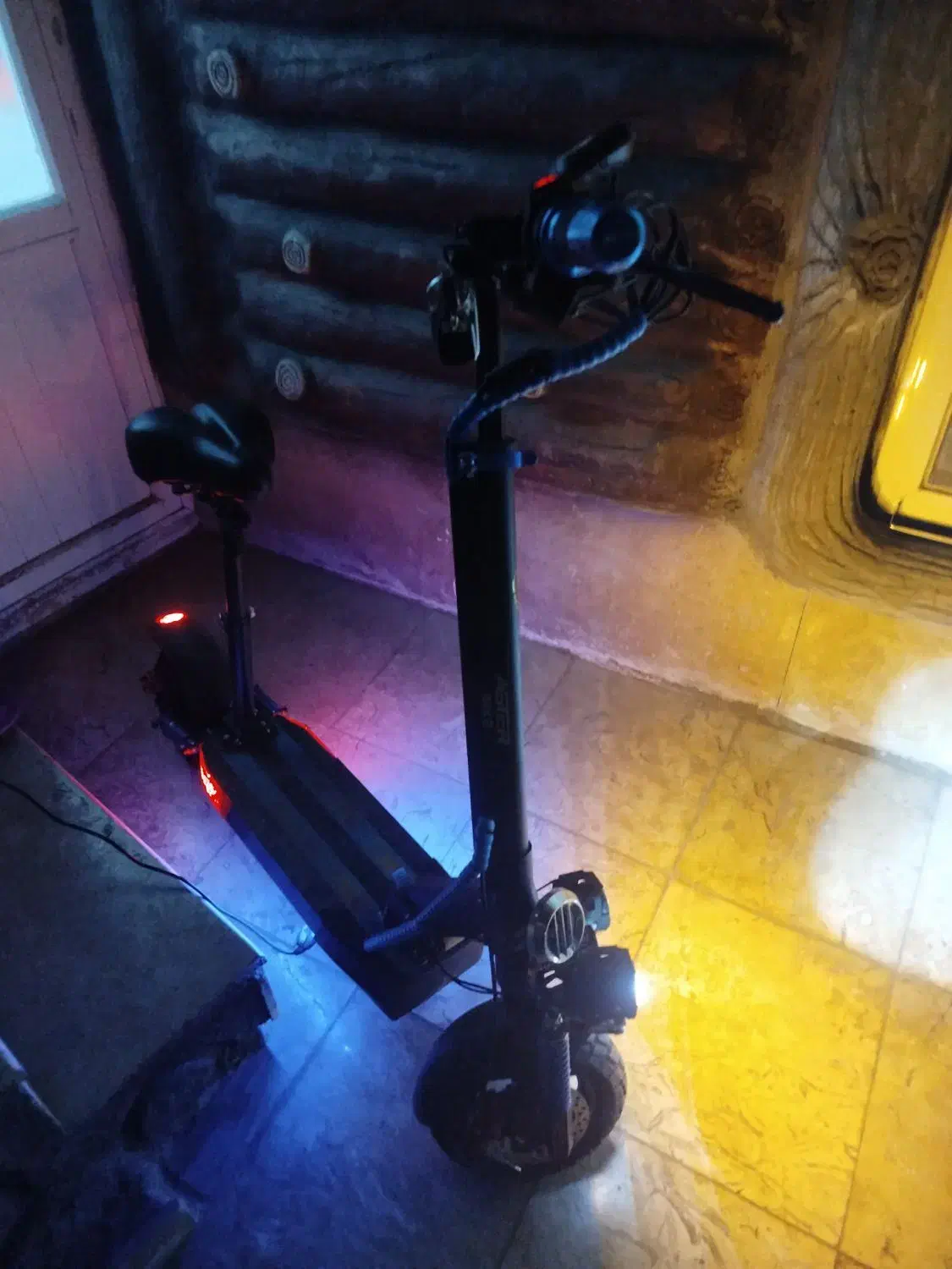 اسکوتر برقی همراه با شارژر|دوچرخه، اسکیت، اسکوتر|مبارکه, |دیوار