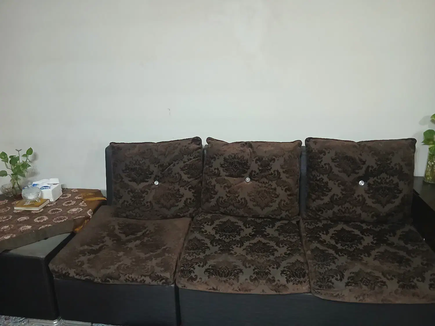 مبل راحتی|مبلمان خانگی و میز عسلی|اندیشه, اندیشه فاز ۱|دیوار