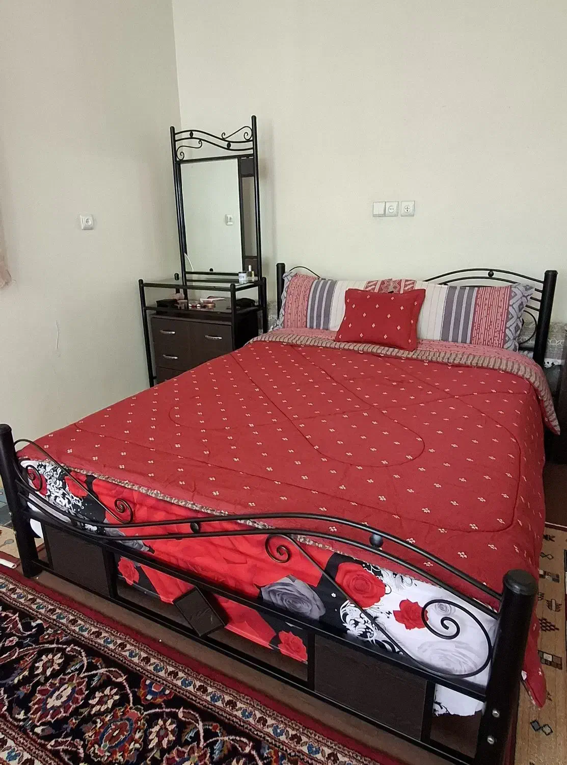 تخت و کنسول|تخت و سرویس خواب|بروجرد, |دیوار
